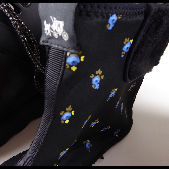 Coach Urban Hiker Rubber Bootie w Floral Liner NIB - Picture 7 of 8